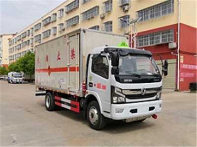 東風5.1米爆破器材運輸車